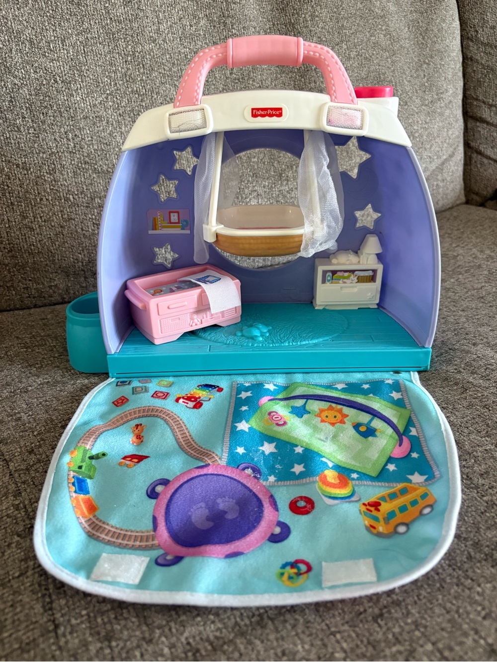 Fisher-Price LITTLE PEOPLE Cuddle and Play Nursery